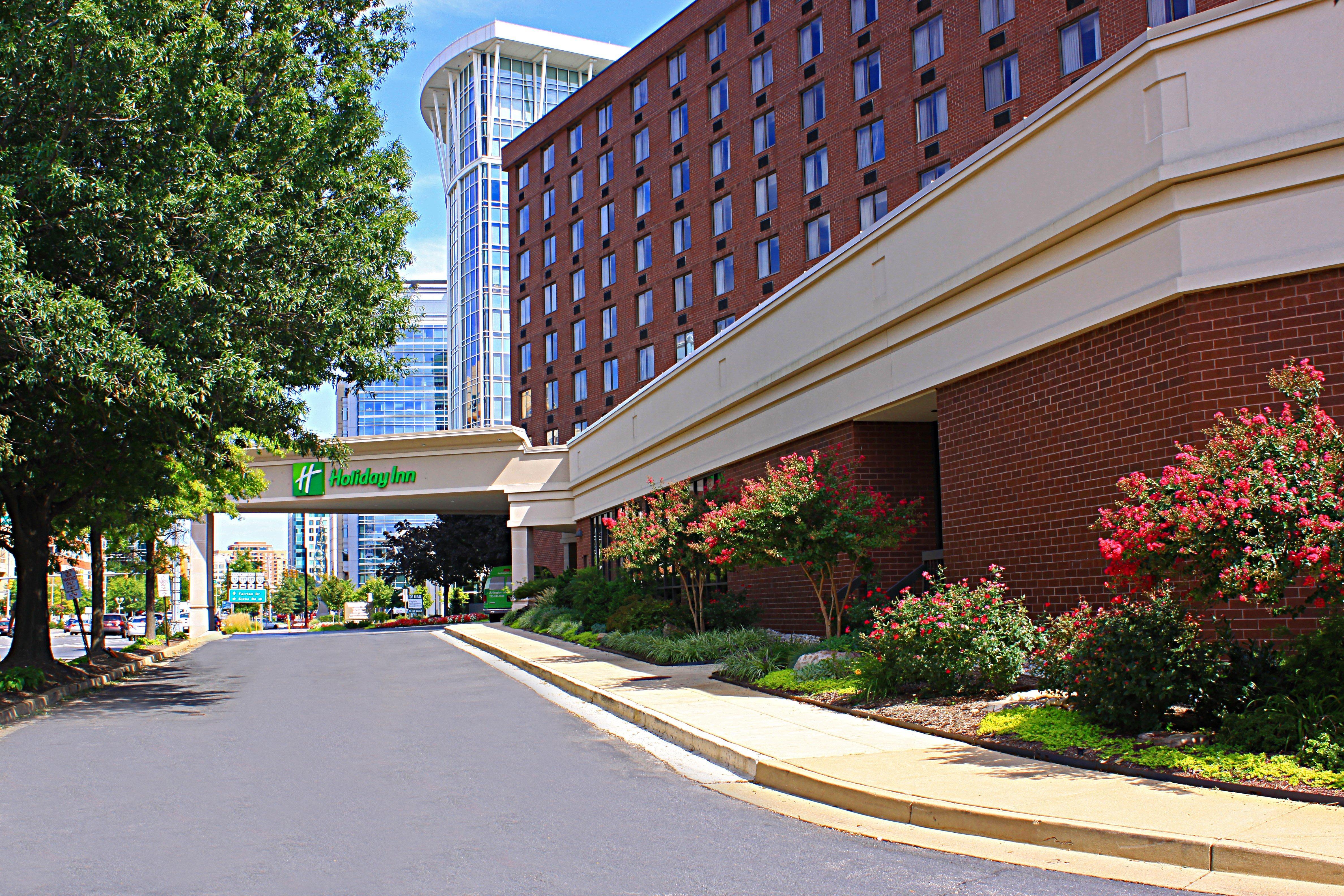 Holiday Inn Arlington At Ballston, An Ihg Hotel Exterior photo